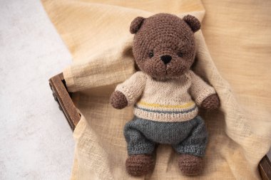 El yapımı ayı oyuncakları, amigurumi. El yapımı doldurulmuş oyuncak..