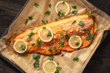 Sarımsak ve tereyağlı fırında alabalık. Keto Diyet