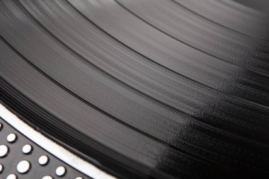 Beyaz arkaplanda izole edilmiş vinil kayıt