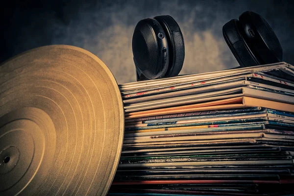 Vinyl Record Headphones Grey Background Music Concept Copy Space — Stock Photo, Image
