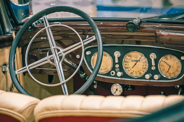 Vintage Clássico Carro Volante Volante Fotografia De Stock