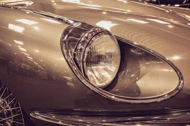 Klasik araba farları - vintage filtre efekti, seçici odak noktası