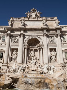 Roma, İtalya 'daki Fountain di Trevi. Roma 'nın en ünlü anıtlarından biri..