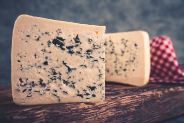 Geleneksel küflü peynir.