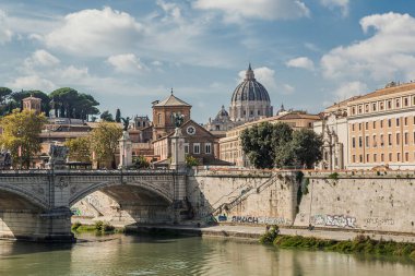 Roma, İtalya. Tiber Nehri ve Vatikan manzarası