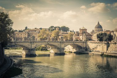 Roma, İtalya. Tiber Nehri ve Vatikan manzarası