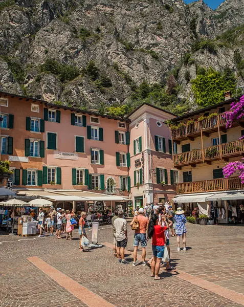 LIMON SUL GARDA (İtalyanca: 