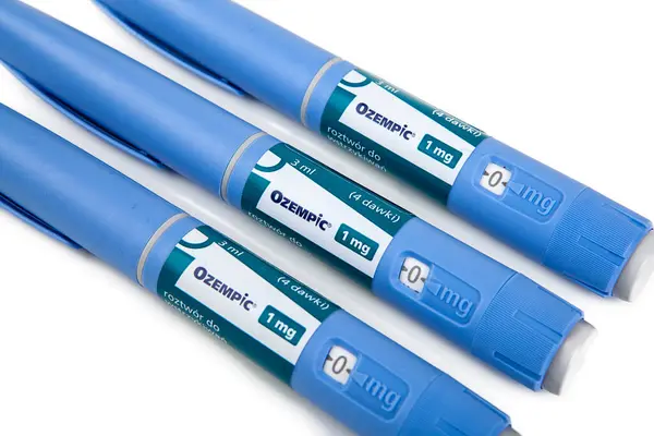 Ozempic, tip 2 diyabet tedavisinde kullanılan anti-diyabetik bir ilaçtır ve uzun vadeli ağırlık yönetimi için kullanılan bir anti-obezite ilacıdır.. 