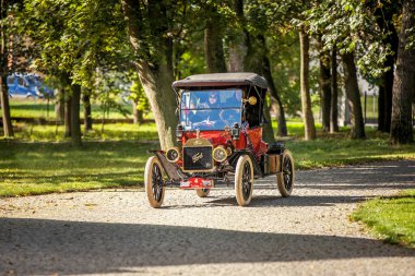 Ford Model T, Ford Motor Company tarafından 1 Ekim 1908 'den 26 Mayıs 1927' ye kadar üretilen otomobil modelidir..