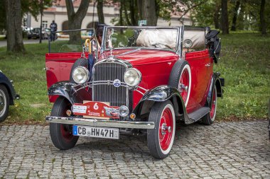 Opel 4 PS, yaygın olarak Laubfrosch olarak bilinen, otomobil üreticisi Opel tarafından 1924 'ün başlarında tanıtılan iki koltuklu küçük bir otomobildir..