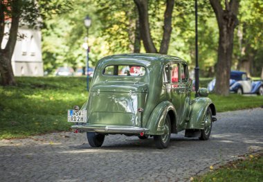 Opel 2 Liter (Opel 6 olarak da bilinir), Opel tarafından üretilen bir otomobil modelidir..
