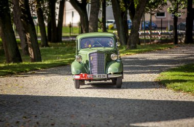 Opel 2 Liter (Opel 6 olarak da bilinir), Opel tarafından üretilen bir otomobil modelidir..