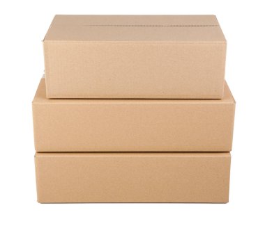 beyaz arkaplanda karton kutular izole.