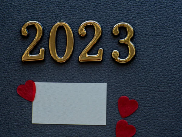 2023 Fundo Escuro 2023 Figuras Ouro Estão Com Pequenos Corações — Fotografia de Stock