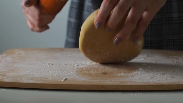 Woman Rolling Out Dough Rolling Pin Wooden Board Preparing Pie — Stock Video