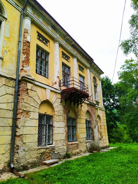 Ukrayna Nın Ternopil Bölgesindeki Rai Berezhany Köyünde Potocki Sarayı Klasik — Stok fotoğraf