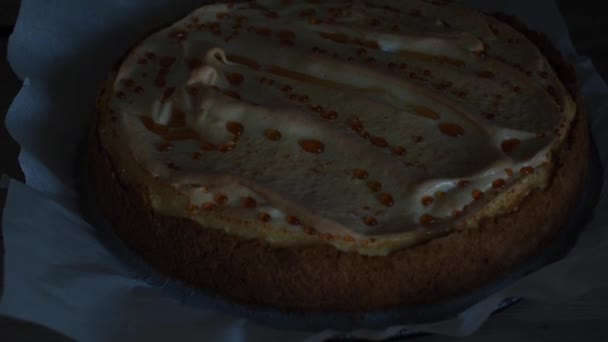 Torta Formaggio Classica Con Meringa Sfondo Carta Bianca Cheesecake Fatto — Video Stock