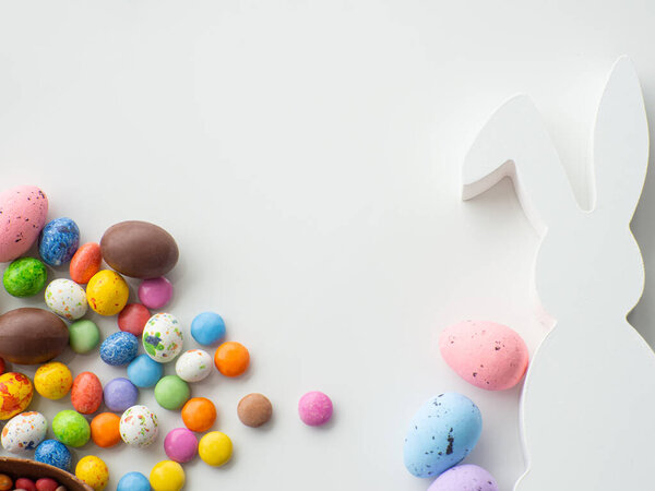 Doux Concept Pâques Œufs Pâques Colorés Chocolatés Avec Dragee Sucré — Photo