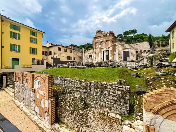 Brixia Capitolium ya da Brescia 'daki Capitoline Triad Tapınağı, İtalya' nın Brescia kentinde yer alan Brixia şehrinin merkezindeki ana tapınaktı.