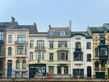Gent, Belçika - 30 Kasım 2023 Gent 'te bulunan büyüleyici mimari stil karışımını zengin tarihi duvar halısı ve canlı şehir yaşamını gözler önüne seren çarpıcı sokak cepheleriyle keşfedin.