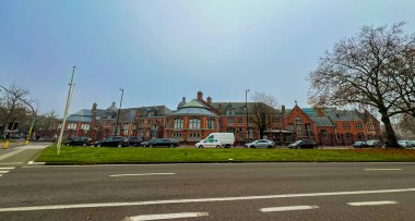 Gent, Belçika 'da çarpıcı bir mimari kompleks olan Bijloke, üniversite üniversitesi olarak hizmet veriyor. Tarihi binaları ve huzurlu çevresi ilham verici bir öğrenme ortamı sağlıyor..