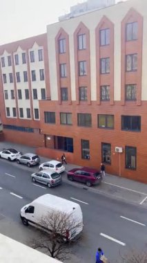 Varşova, Polonya, 18 Mart 2025: İlahi Efendi Zgromadzenie Siostr Uczennic Boskiego Mistrza 'nın Rahibeleri Cemaati. Zhitnya, Zytnia, Varşova 'da Bahar güneşli bir gün manzarası