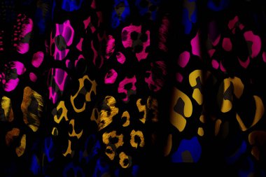 Doku arka planına sahip geometri tekrarları, kusursuz renkli desenler ve tekstil desenleri. Moda baskısı. Moda ve şık bir arka plan. Renkli dalgalı parlak yüzey dokusu.