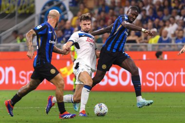 İtalya, Milan, 30 Ağustos 2024: Berat Djimsiti (Atalanta) futbol maçının ilk yarısında FC Inter ile Atalanta BC, Serie A Tim 2024-2025, San Siro Stadyumu 3.