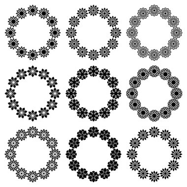 Yuvarlak çerçeve vektör seti, geometrik basit çiçek süsü. Zarif siyah daire kenarları koleksiyonu. Sosyal medya tasarımı, düğün, davetiyeler, web afişleri, tebrik kartları, tabaklar için desen