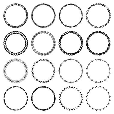 Beyaz arka planda izole edilmiş yuvarlak ve ince siyah çerçevelerin vektör koleksiyonu. Bir dizi daire, basit geometrik desenler. Plakalar, vignettler, albümler, kağıt ve tekstil tasarımları için.