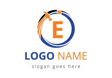 E Harfi Çekiç Logosu İnşaat, Ahşap Tamir Şirketi Sembol Vektör Şablonu. İnşaat işi ve şirket kimliği için modern vektör logosu