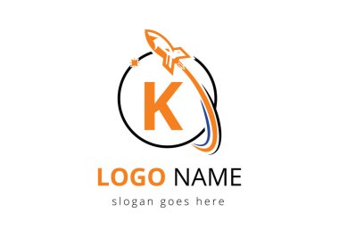 K harfinin baş harfleri alfabede ve roket logosu dizaynı. Roket ikonu. Yazı tipi amblemi. Modern vektör logotype Şablonu