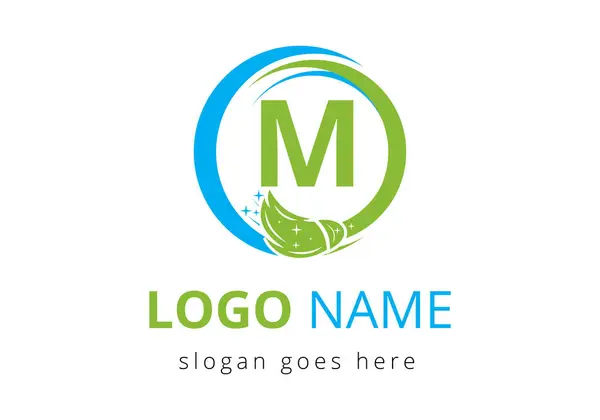 M Harfi Temizlik Hizmetleri Logosu Tasarımı Temiz Fırça Sembolü. Temizlik şirketi logosu işareti
