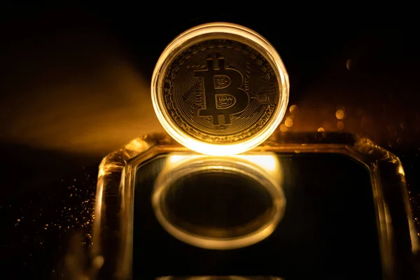 Golden Bitcoin Virtual Money Concept Burning Símbolo Bitcoin Logotipo Criptomoeda Imagens De Bancos De Imagens