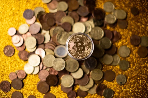 Bitcoin Virtuelles Geld Und Fiat Geldmünzen Euro Dezentralisiertes Kryptowährungslogo Der Stockbild