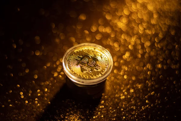 Ikon Bitcoin Menandai Pembayaran Simbol Latar Belakang Emas Logo Cryptocurrency — Stok Foto