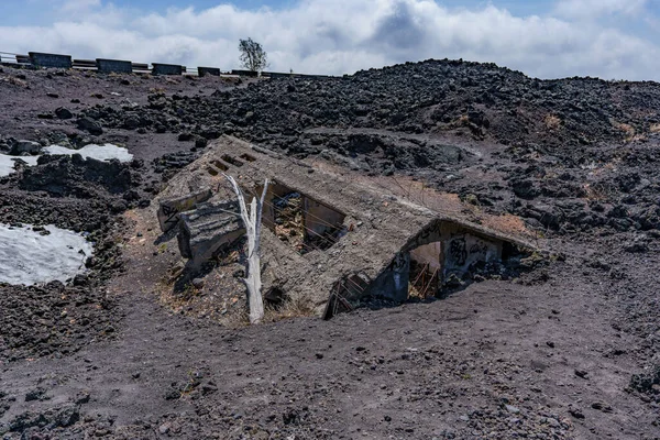 Een Huis Begraven Verwoest Door Vulkanische Hellingen Van Etna Uitbarsting — Stockfoto