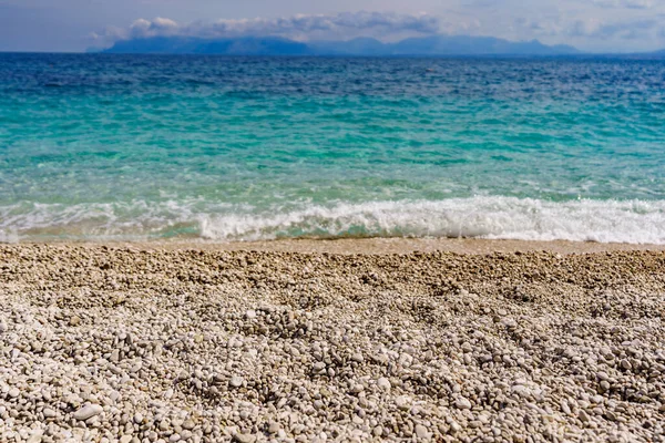 Una Bella Spiaggia Dove Invece Sabbia Sono Piccoli Ciottoli Rotondi — Foto Stock