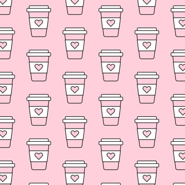 Bir fincan kahve, fincanın kapağı ve pembe arka plan.