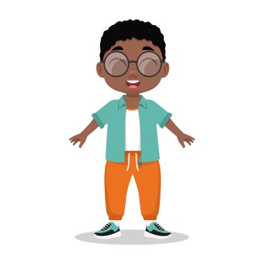 Çocuk gözleri kapalı gülümsüyor..