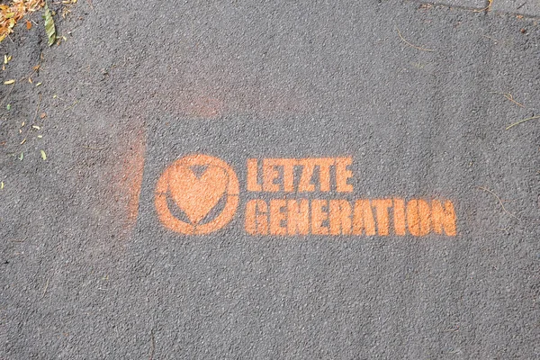 Berlín Německo Října 2023 Poslední Generace Postříkaná Šablonou Pouliční Asfalt Stock Fotografie