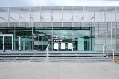 Berlin, Almanya, 26 Mayıs 2022. Terör Topografisi 'nin ana binasının girişi..