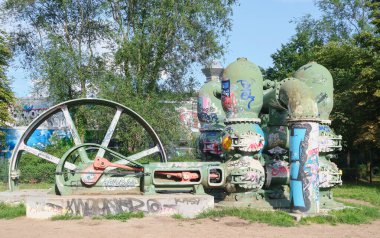 Berlin, Almanya, 30 Temmuz 2025 Gitschiner Caddesi 'nde tarihi kanalizasyon pompası.