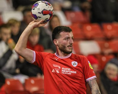 Barnsley 'den Tom Edwards # 3, 25 Ekim 202' de Oakwell, Barnsley, İngiltere 'de oynanan Sky Bet Lig 1 maçında bir araya geldi.