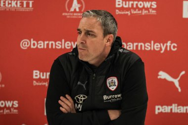 Barnsley FC 'nin Michael Duff teknik direktörü, 25 Ekim 202' de Oakwell, Barnsley, İngiltere 'de oynanan Sky Bet 1 maçında 0-1 kaybettikten sonra basına konuştu.