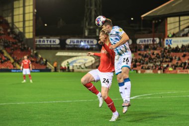 Lincoln City 'den Matty Virtue # 26, Barnsley' nin 24 numaralı Robbie Cundy # 24 of Barnsley baskısı sırasında Oakwell, Barnsley, Birleşik Krallık 'ta Barnsley' e karşı Lincoln City maçında net bir şekilde önde gidiyor.