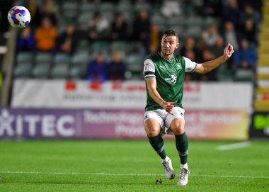Plymouth Argyle orta saha oyuncusu Matt Butcher (7), 25 Ekim 202 'de İngiltere' nin Home Park kentinde oynanan Sky Bet 1 karşılaşmasında Plymouth Argyle 'a karşı Shrewsbury Town maçında pas attı.