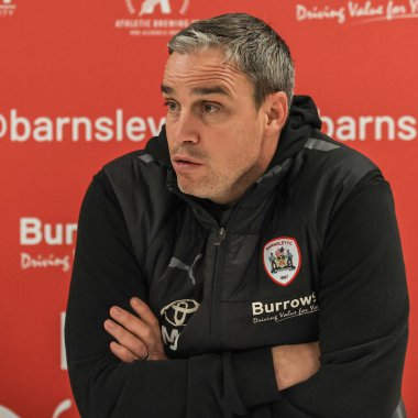 Barnsley FC 'nin Michael Duff teknik direktörü, 25 Ekim 202' de Oakwell, Barnsley, İngiltere 'de oynanan Sky Bet 1 maçında 0-1 kaybettikten sonra basına konuştu.