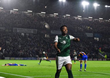 Gol Plymouth Argyle forveti Niall Ennis (11), 25 Ekim 202 'de Home Park, Plymouth, İngiltere' de oynanan Sky Bet League 1 karşılaşmasında 2-1 'lik galibiyet golünü kutluyor.
