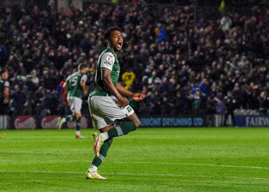 Gol Plymouth Argyle forveti Niall Ennis (11), 25 Ekim 202 'de Home Park, Plymouth, İngiltere' de oynanan Sky Bet League 1 karşılaşmasında 1-1 'lik galibiyet golünü kutluyor.